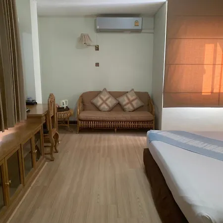 Maeyom Palace Hotel Phrae Exterior photo